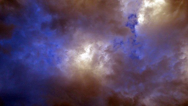 雲と青空と太陽